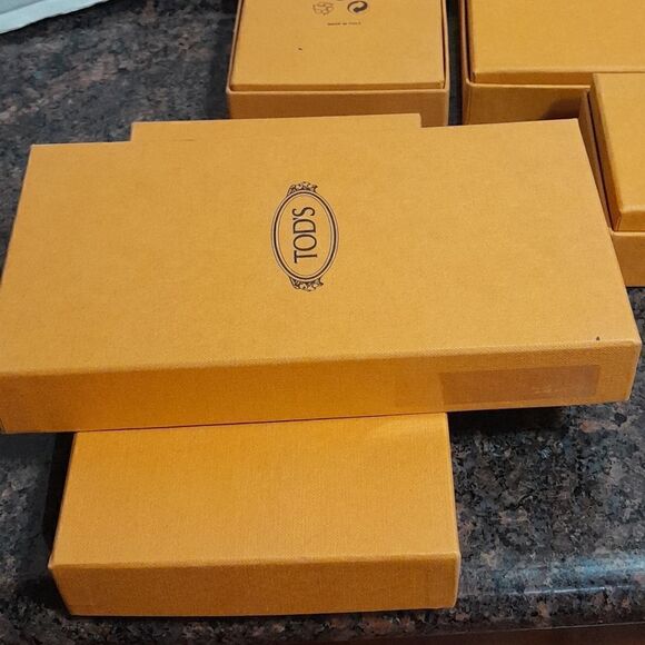 5 Tod's Boxes... 1 is "as is" - Picture 8 of 8